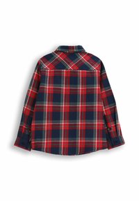 Czerwona i granatowa koszula flanelowa w kratę z długimi rękawami, mankietami na guziki i klasycznym kołnierzykiem. Tył zdobi przeszycie typu yoke.