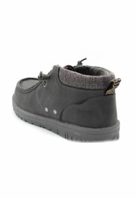 Stivale in pelle nera con fodera in tessuto grigio, punta rotonda, tallone rinforzato e suola in gomma texture. Presenta cuciture decorative e logo.