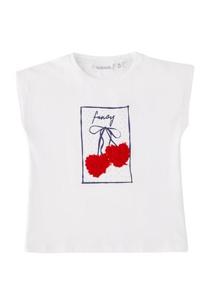 Top bianco senza maniche con contorno rettangolare blu, testo corsivo "fancy" e design di ciliegia rossa testurizzata all'interno del rettangolo.