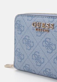 Guess LAUREL SMALL ZIP AROUND - Portafoglio - light blue logo