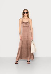 Vero Moda MILENA - Vestido de cocktail / Vestido de festa - brownie