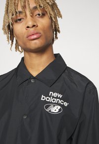 New Balance ESSENTIALS COACHES JACKET - Tuulitakki - black