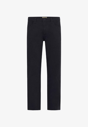 Pantalones rectos negros con cierre de botón, presillas para cinturón y bolsillos delanteros y traseros, mostrados sobre un fondo blanco.