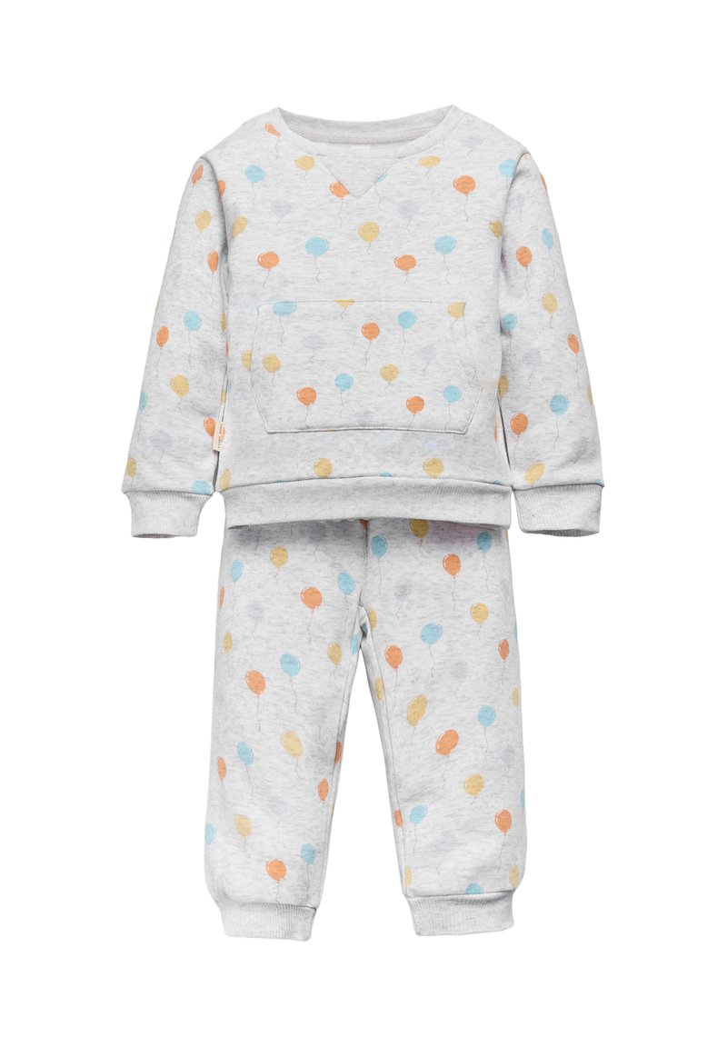 Conjunto de sudadera y pantalones de algodón gris con estampado de globos en naranja, azul y amarillo. La sudadera cuenta con un bolsillo frontal y puños de canalé.