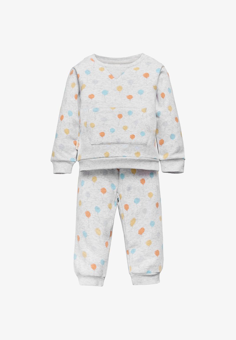 Conjunto de sudadera y pantalones de algodón gris con estampado de globos en naranja, azul y amarillo. La sudadera cuenta con un bolsillo frontal y puños de canalé.