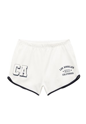 Hvide bomulds shorts med marineblå kant, prydet med "CA" og "LOS ANGELES 1996 CALIFORNIA" trykt i sort. Elastisk talje for komfort.