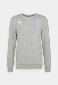Sudadera gris hecha de un tejido suave, con mangas largas, puños acanalados y un logotipo abstracto multicolor en el pecho.