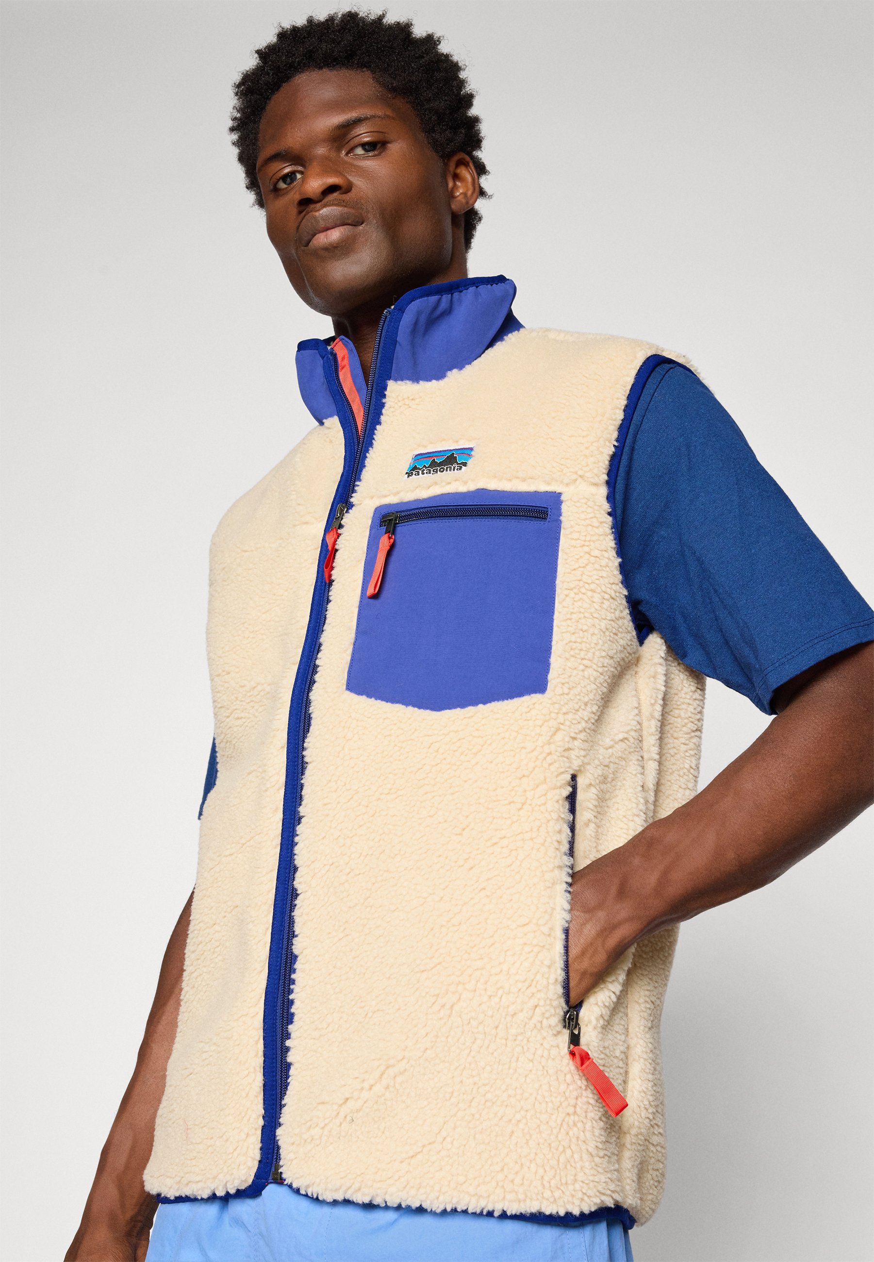 Patagonia CLASSIC RETRO-X VEST - Waistcoat - dark natural/beige