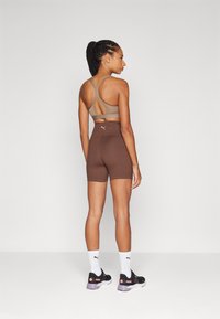 Puma TRAIN SHORT - Tajice - espresso brown