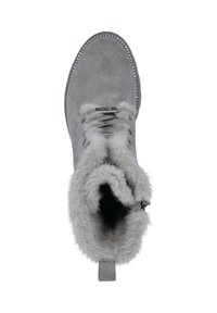 Graue Wildlederstiefel mit künstlichem Futter, abgerundeter Zehenpartie und flacher Sohle. Verfügt über eine Schnürung vorne und metallische Akzente um die Öffnung.