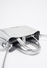 Bimba Y Lola CHIHUAHUA - Sac à main - plata