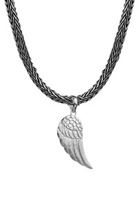 Silverflätad halsband med en vingformad hänge som har detaljerade fjädertexturer och fjäll.
