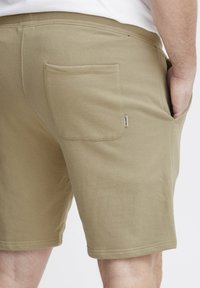 Blend BHSHORTS REGULAR FIT - Shorts - crockery
