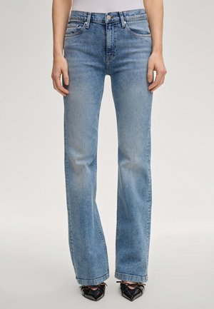 - Jeansy Bootcut