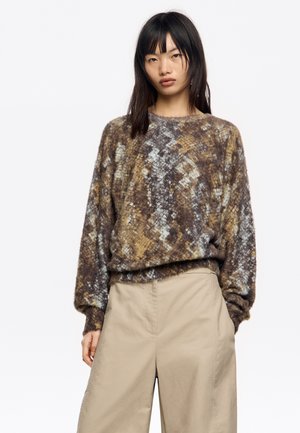 - Sweter