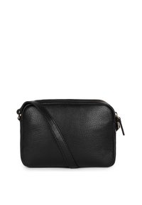 Borsa a tracolla in pelle nera con finitura testurizzata, forma rettangolare e chiusura con zip. Dotata di una tracolla regolabile e hardware minimale.