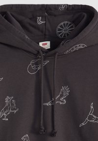 Zwarte hoodie met witte grafische ontwerpen, waaronder dieren en wielen. Voorzien van een trekkoordcapuchon en een zachte, gestructureerde stof.
