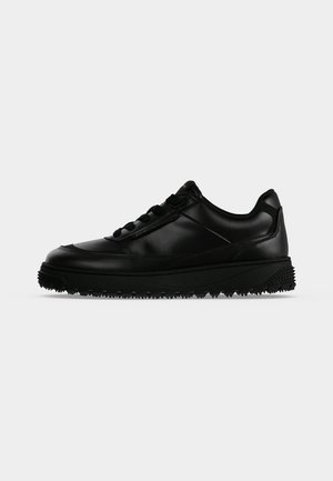 Emporio Armani NETTIS MFA czarny