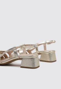 Sandra Fontán Sandales - gold