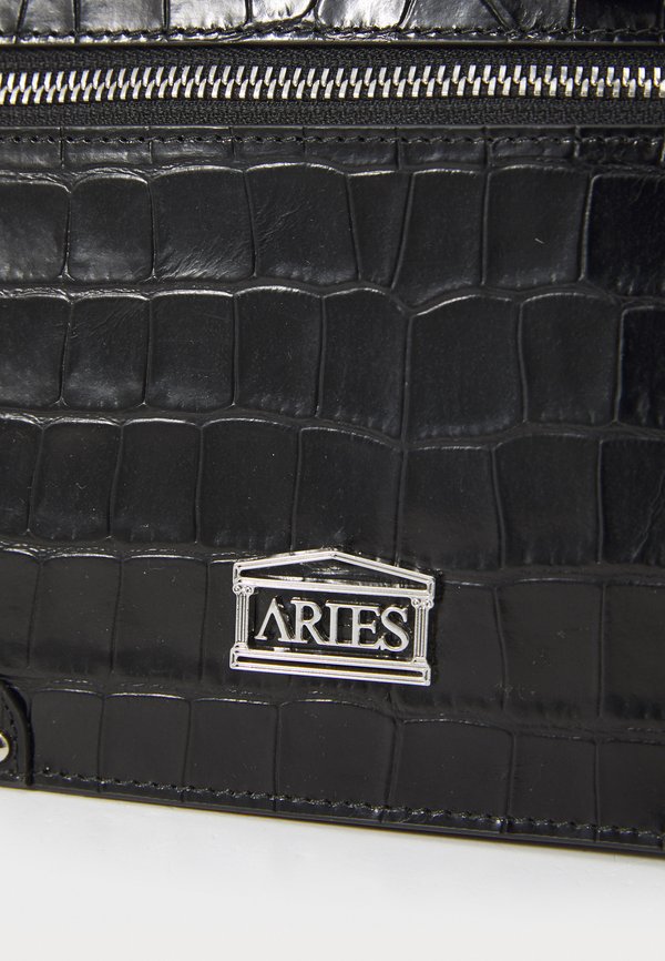 STUDDED BOBBY BAG UNISEX - Cross body bag4