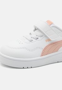 Puma COURT LALLY UNISEX - Sportcipő - white/rose quartz