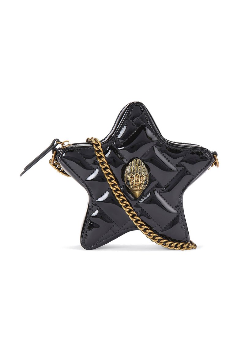 Schwarze lackierte lederne handtasche in sternform mit einer goldenen kettentrage und einer dekorativen goldenen verzierung. Hat eine gesteppten struktur und einen reißverschluss.