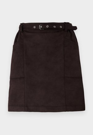 Brun ruskinds mini nederdel med bælte i taljen, der har sidelommer og syede detaljer. Glat tekstur med et rent, minimalistisk design.
