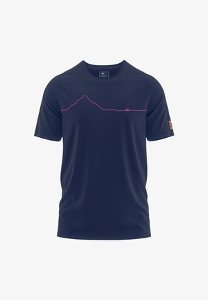Navyblauwe t-shirt met korte mouwen van lichtgewicht materiaal, voorzien van een grafisch ontwerp van een roze bergketen op de borst en een logo-op-flic op de mouw.