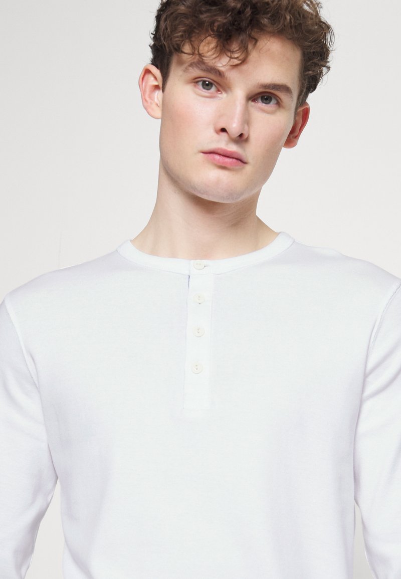 Herren T-Shirts basic | Lindbergh SOLID GRANDDAD Langarmshirt white/weiß - RT32789 Herren T-Shirts basic | Lindbergh SOLID GRANDDAD Langarmshirt white/weiß - RT32789