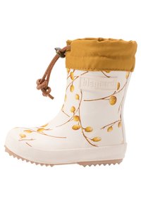 Białe gumowe buty z żółtym wzorem liści, brązowym tekstylnym mankietem i akcentem ze sznurka. Teksturowana biała podeszwa z zygzakowym wzorem. Widoczny logo marki.