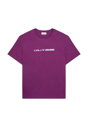 Lilla bomuld T-shirt med rund hals, korte ærmer og en hvid "Calvin Klein"-logo på forsiden. Glat tekstur.