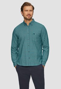 Groen en wit geruite button-up shirt met lange mouwen, kraag en borstzak; gemaakt van lichtgewicht stof met een gladde textuur.