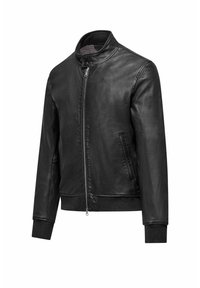 Giacca di pelle nera con colletto tondo, chiusura frontale con zip, due tasche laterali, polsini e orlo a coste, caratterizzata da una texture liscia.