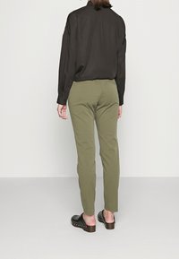 Selected Femme Chino - green