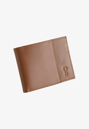 Braune zweiteilige Geldbörse mit glatten und strukturierten Lederpaneelen, detaillierter Naht und geprägt geprägtem Hirschlogo auf dem strukturierten Abschnitt.