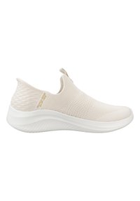 Sneaker slip-on beige chiaro con tomaia in maglia traspirante, dettagli texturizzati e suola bianca flessibile. Presenta un tassello sul tallone.