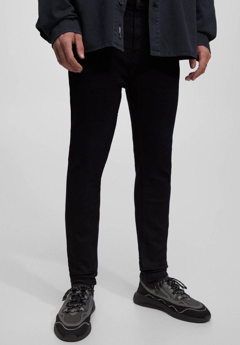 PULL&BEAR SOFT CARROT Jeans Tapered Fit mottled black/gemêleerd