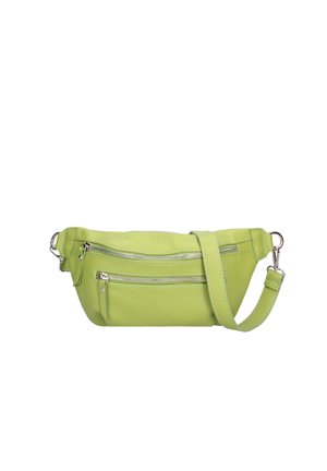 Sac banane en cuir vert clair avec deux poches zippées à l'avant et une sangle ajustable avec des fermoirs en métal argenté.