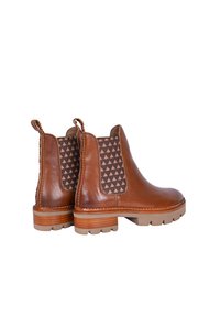 Stivali alla caviglia in pelle marrone con un motivo texture sui pannelli laterali elasticizzati, tacco a blocco e linguette per facilitare l'indossamento.