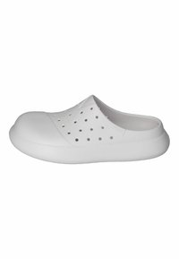 Baltas ievelkams klops, kas izgatavots no viegla materiāla, ar ventilācijas caurumiem, noapaļotu purngalu un gludu tekstūru.