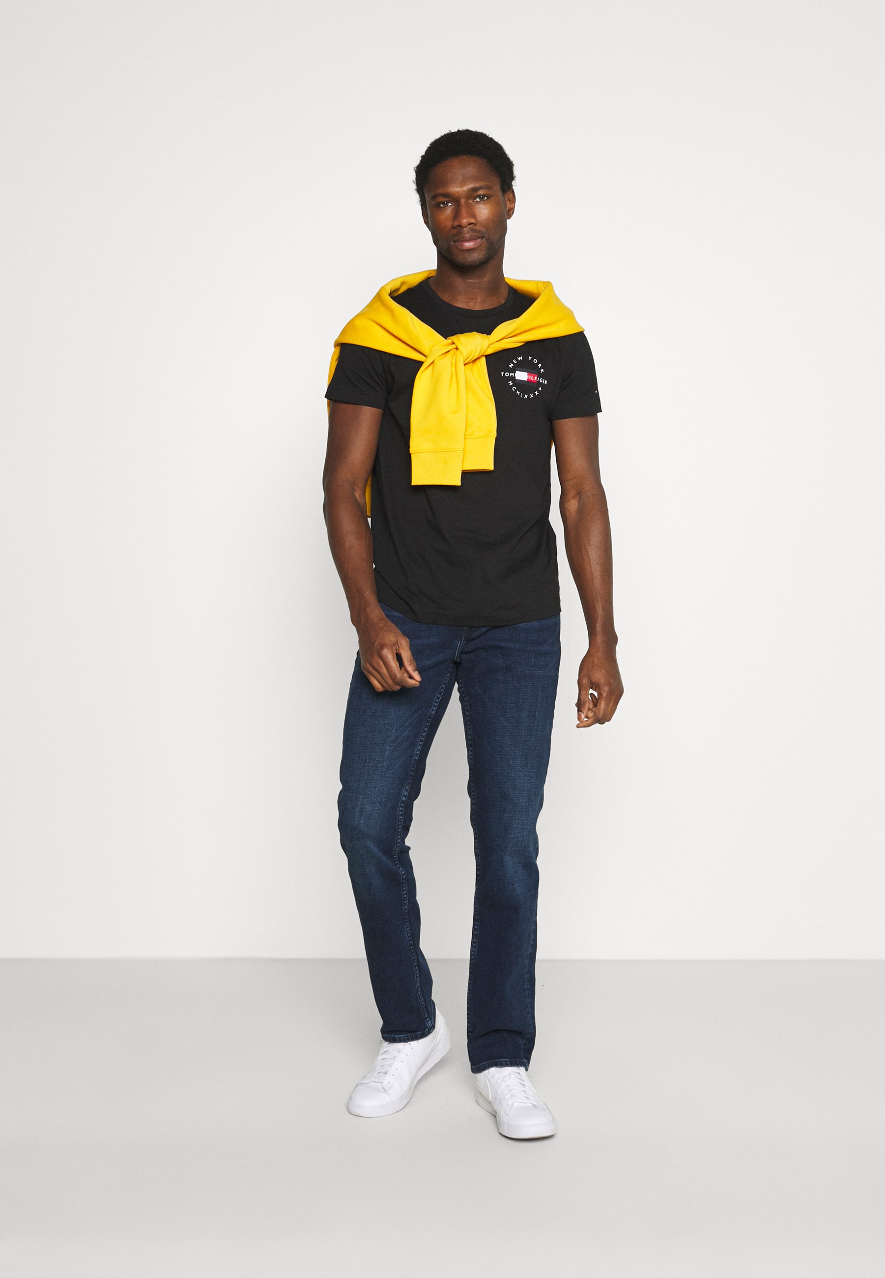 Tommy Hilfiger CIRCLE CHEST TEE - T-shirt con stampa - black/nero - Zalando .it