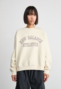 New Balance GRAPHIC CREW - Melegítőfelső - beige