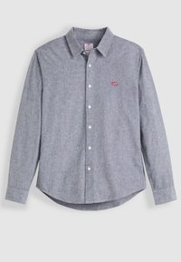 Camicia grigia a maniche lunghe con bottoni e collare, realizzata in tessuto texture. Presenta un piccolo logo rosso sul lato sinistro del petto e bottoni bianchi.