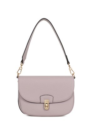 Borsa a tracolla in pelle lilla chiaro con patta curva, chiusura in metallo dorato e tracolla larga regolabile con clip dorate.