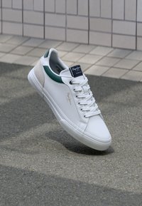 KENTON COURT - Sneaker low - ivy/green