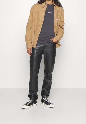 YOURTURN by Zalando, T-shirt imprimé - black