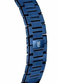 Cinturino in metallo blu con link rettangolari, caratterizzato da una finitura lucida e dettagli testurizzati. Al centro presenta un dettaglio con il logo.