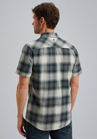 Korte mouwen geruit overhemd in beige, navy en grijstinten; heeft een button-down kraag en een schoudernaaddetail aan de achterkant.
