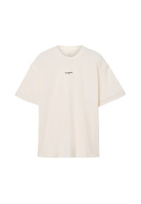 Krämfärgad t-shirt i mjuk bomull med relaxed passform, korta ärmar och en liten svart logotyp mitt på bröstet.