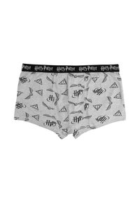Boxer in grigio con elastico nero che presenta il testo "Harry Potter" e stampati simboli neri di Harry Potter, inclusi il Boccino d'Oro e le Reliquie della Morte.